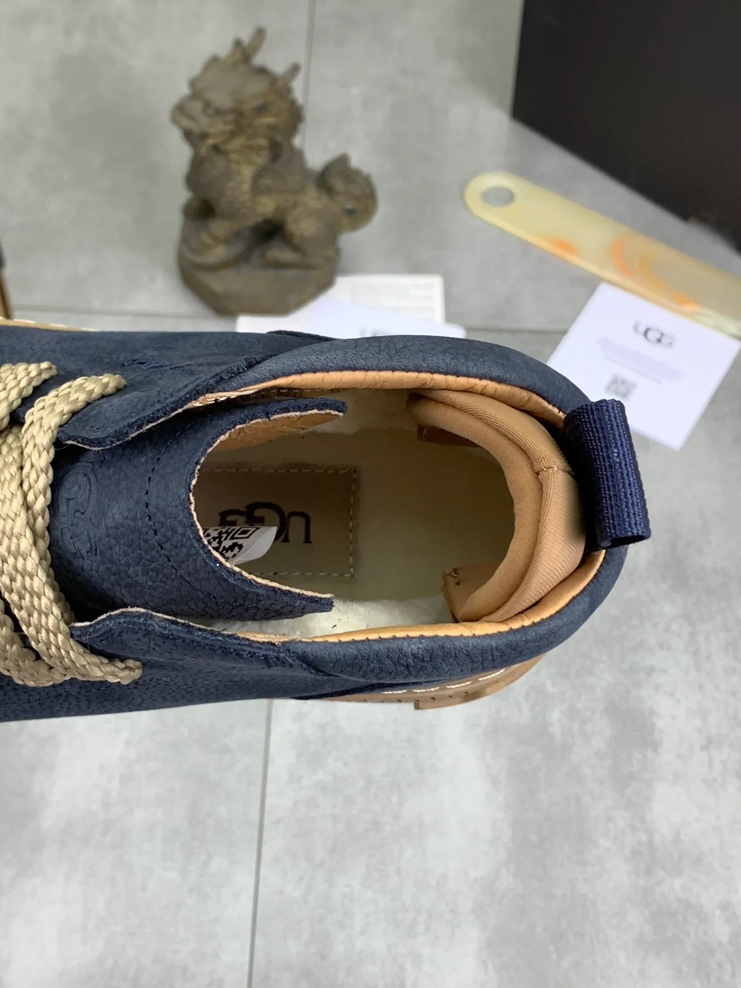 Men's Men's Shoes P620 [New Style] 💰 🆘 "Real Wool" [UGG] 👉 Popular men's shoes official website synchronization 🔰 Genuine quality [proud] is not comparable to the imitations in the general market 🌀 The upper is imported Italian frosted cowhide, and the lining: foot pad 🅰️ grade 🐑 real wool 👻 Only Grade A can show the effect The hand feels smooth and delicate 🔱The shoe shape is grand, only genuine factories can achieve it 🎄The perfect toughness of the original outsole 👻⬛️ allows customers to bid farewell to one-time consumption. Real wool lining, super warm. 4⃣️Color options available Size: 38-44